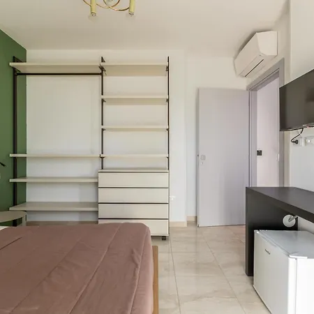 Appia Apartment *